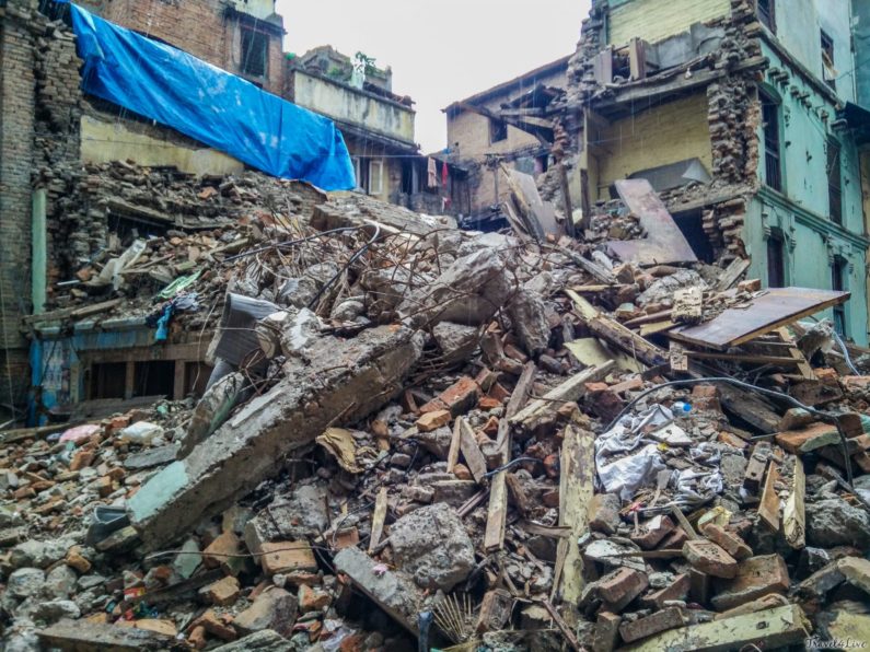 Катманду, руины обрушившегося дома