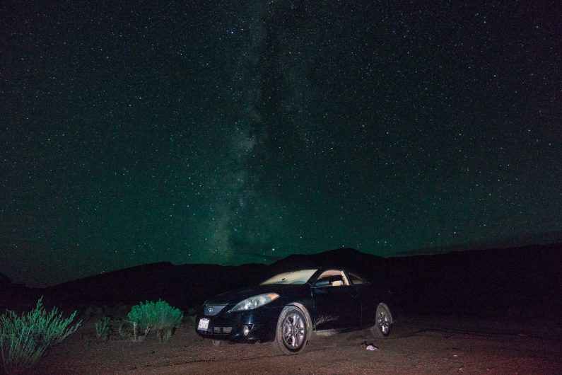 Ночевка в машине под звездным небом